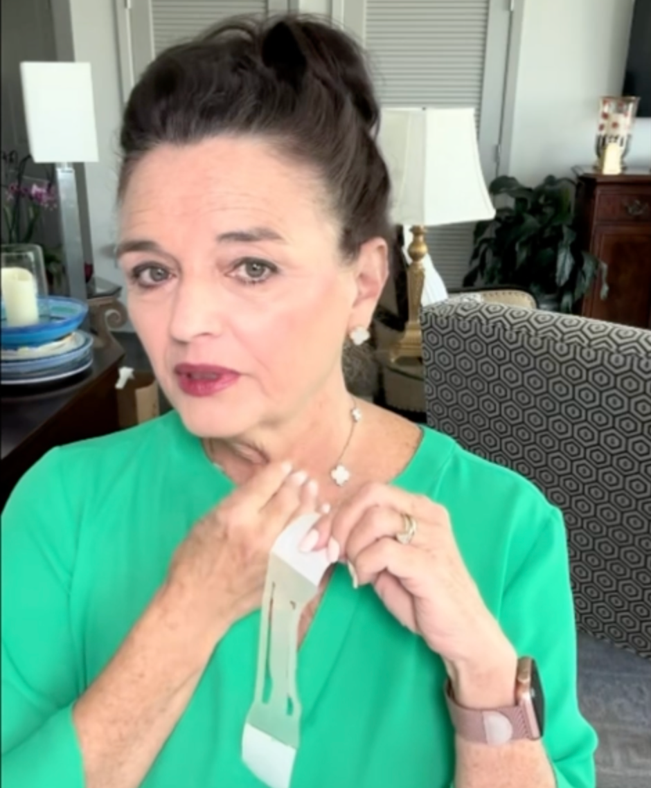 Application of the neck lift strip